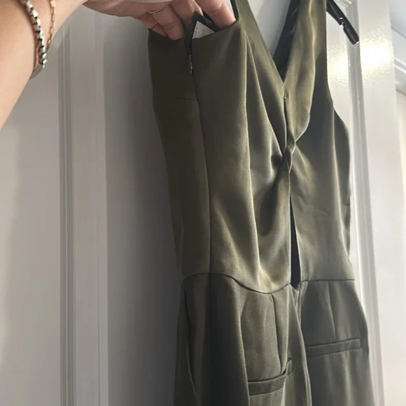 NWT Wide Leg Cropped Jumpsuit! - Picture 4 of 7